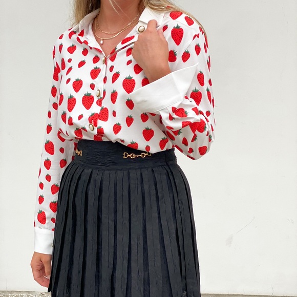 SOLD** Sister Jane Strawberry Court white silk red print bow tie blouse top M - Picture 4 of 9